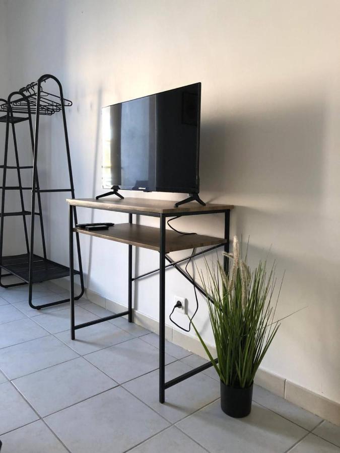 Appartamento Studio le 2, Free Parking, Free WIFI, Transports Nîmes Esterno foto