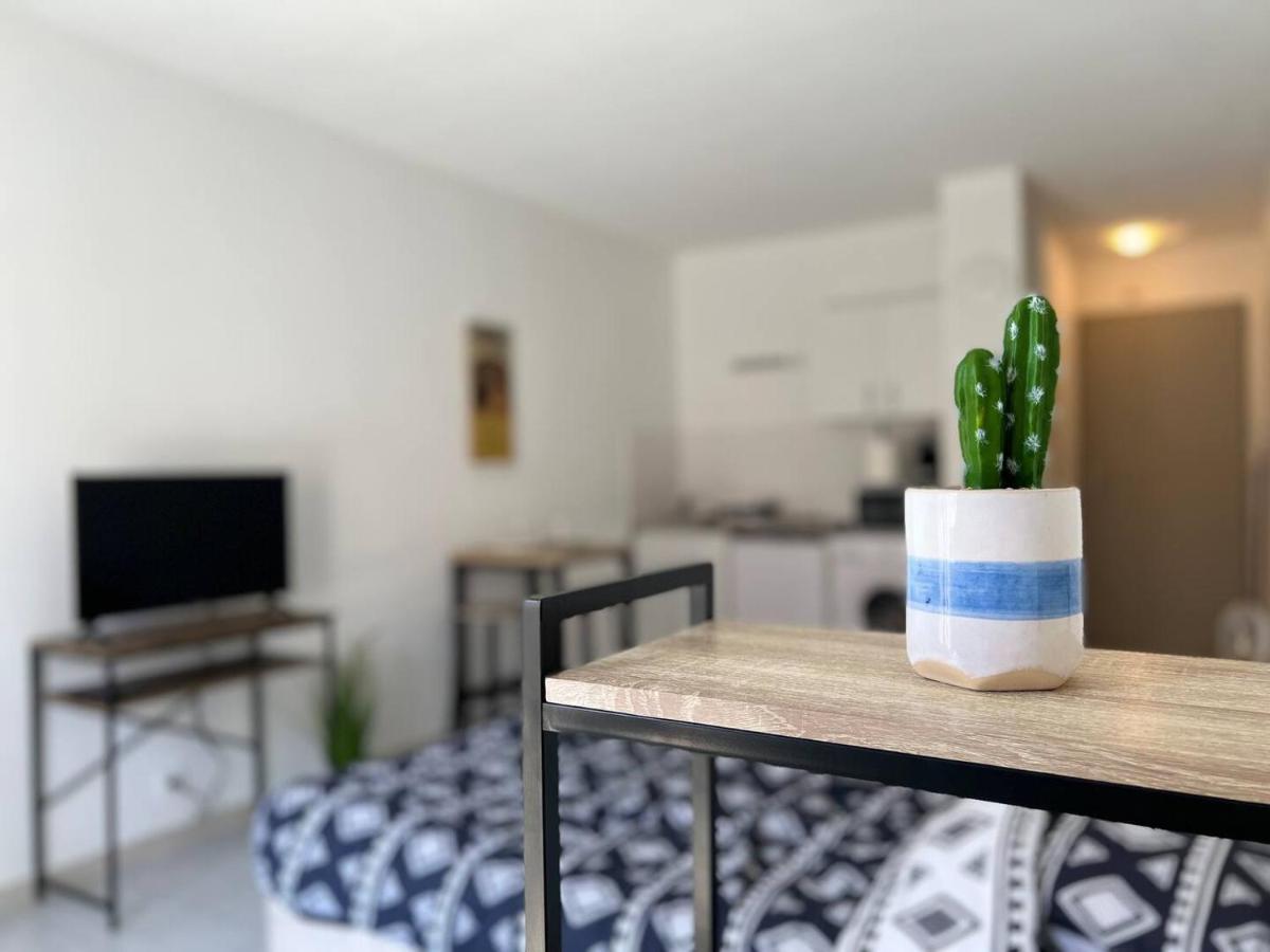 Appartamento Studio le 2, Free Parking, Free WIFI, Transports Nîmes Esterno foto
